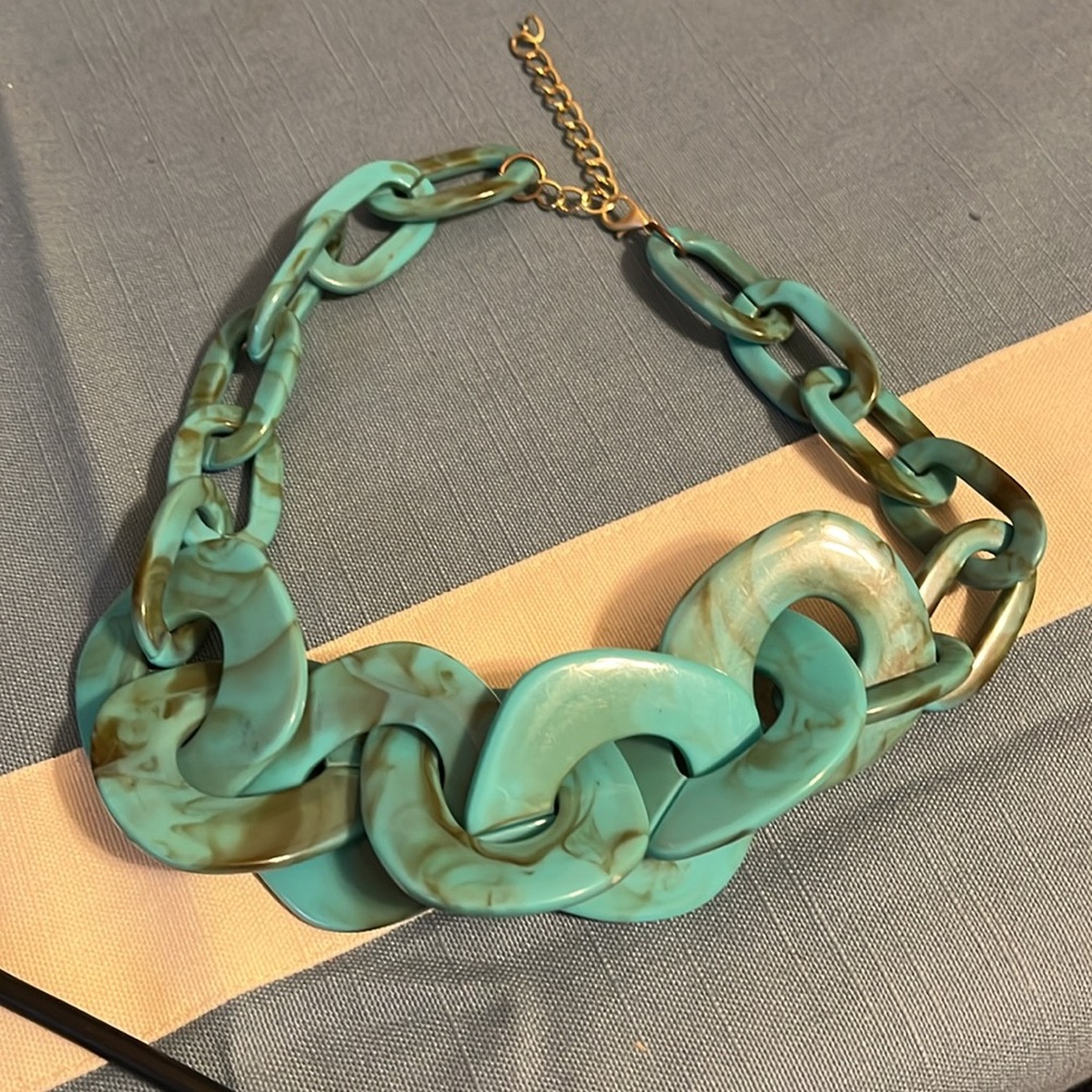 Turquoise color statement loop necklace - Picture 5 of 9